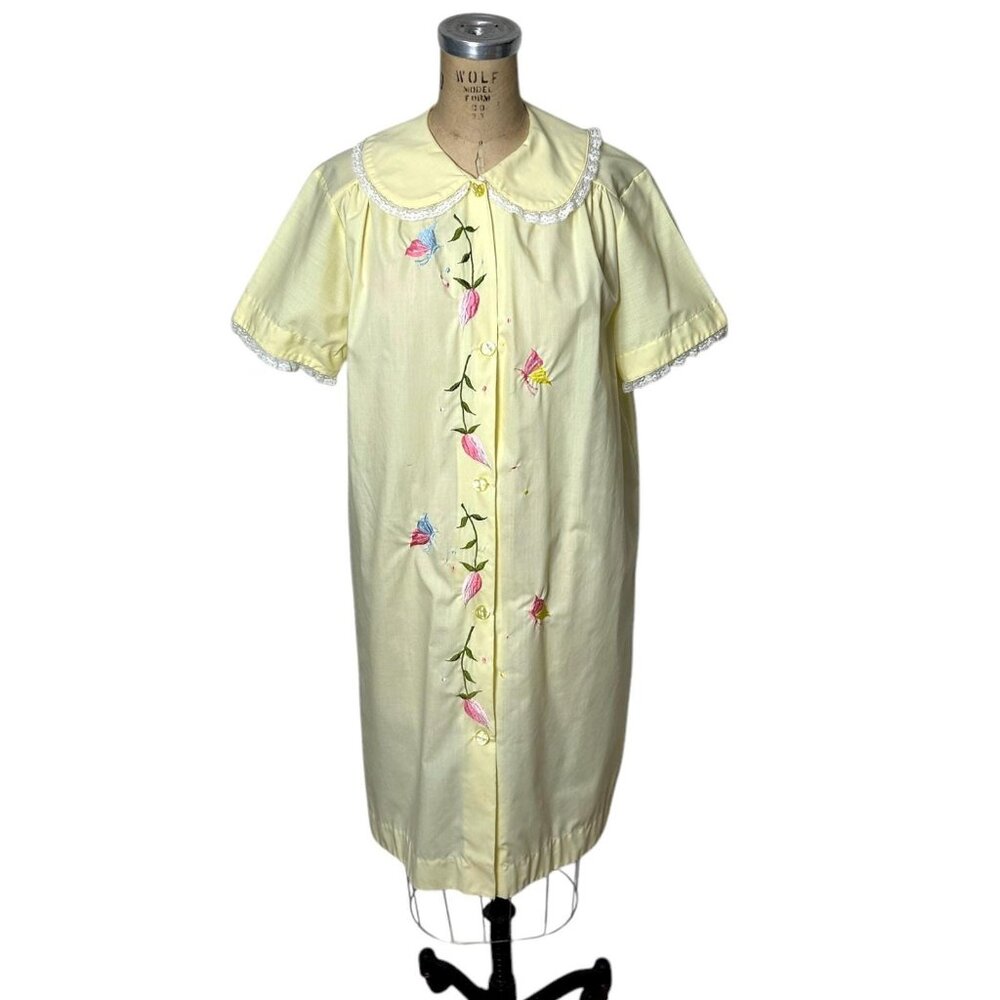 1970s embroidered house dress robe by Tree Lodge Size L